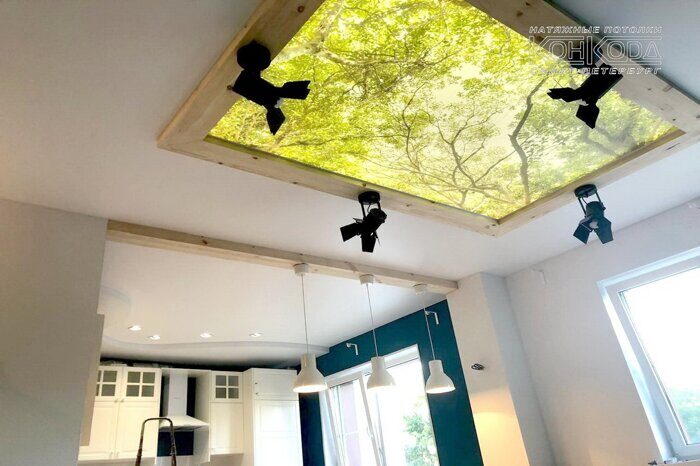 Фальш-окно на потолке с подсветкой: 10 способов реализации (+ фото)