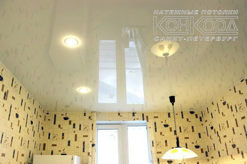 Глянцевый натяжной потолок в СПб - цены с установкой и фото варианты ...